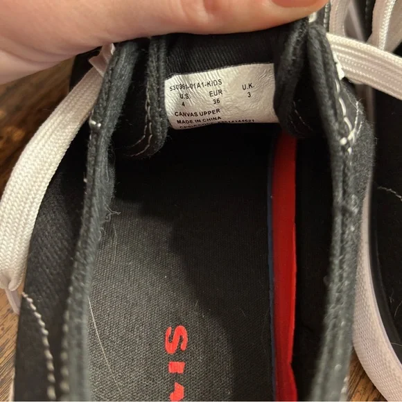 Levi’s boys sneakers size 4 - Picture 4 of 5